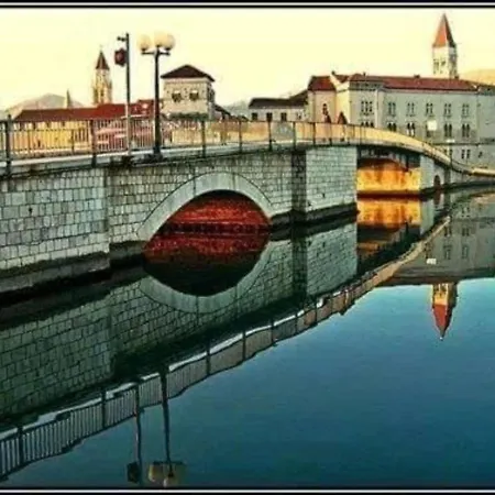 Apartment Remarkable 2-bed In Okrug Gornji