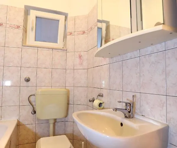 Apartment Remarkable 2-bed In Okrug Gornji
