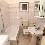 Lägenhet Remarkable 2-bed In Okrug Gornji *