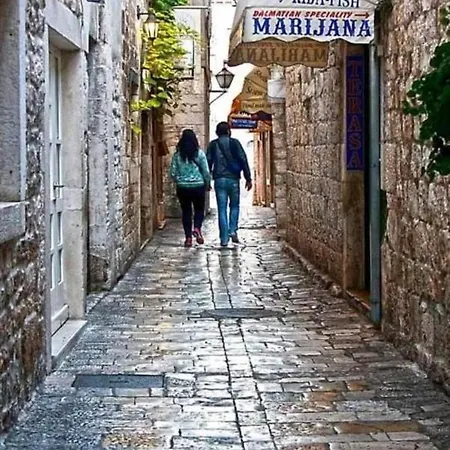 Remarkable 2-bed In Okrug Gornji *