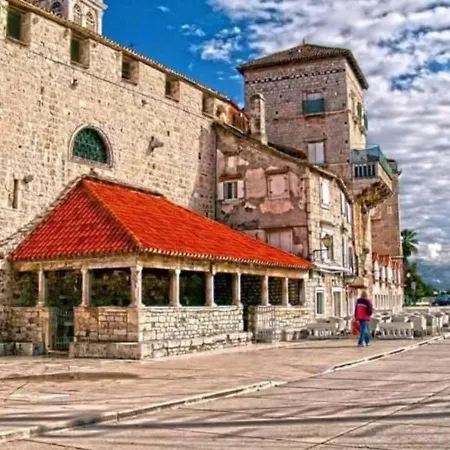 Remarkable 2-bed In Okrug Gornji * Trogir