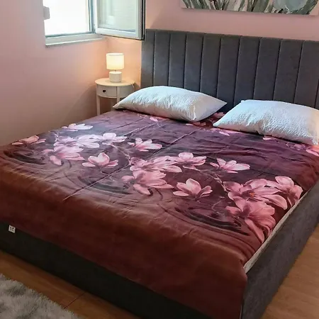 Lägenhet Remarkable 2-bed In Okrug Gornji
