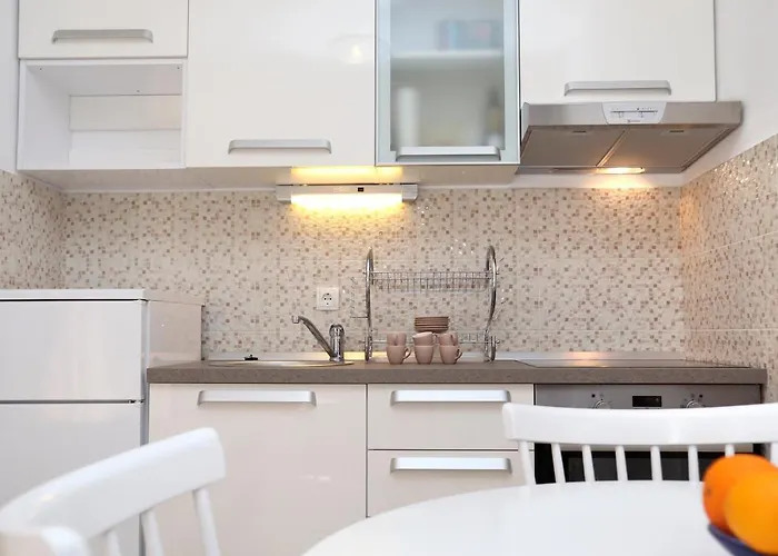 Apartament Remarkable 2-bed In Okrug Gornji