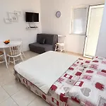Remarkable 2-bed In Okrug Gornji * Traù