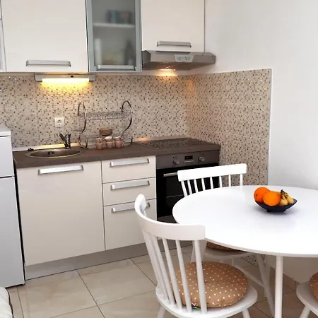 Apartment Remarkable 2-bed In Okrug Gornji