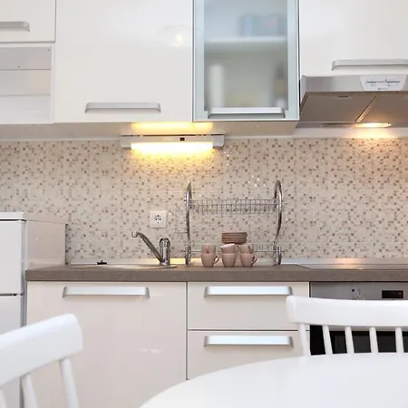 Apartment Remarkable 2-bed In Okrug Gornji