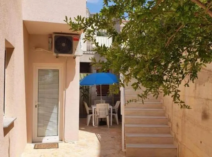 Appartement Remarkable 2-bed In Okrug Gornji