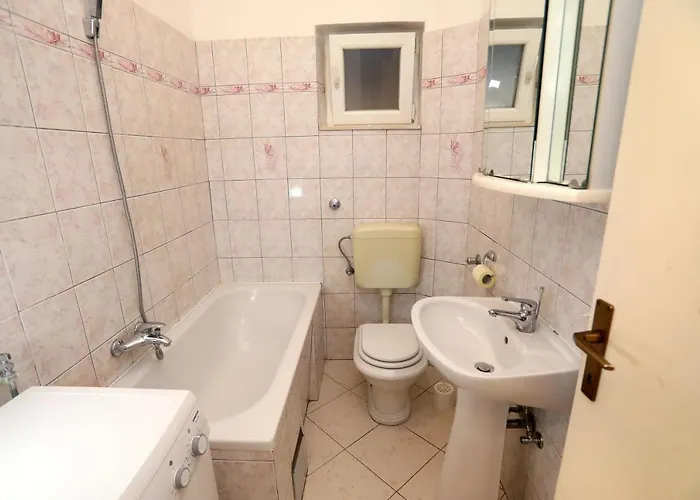 Appartement Remarkable 2-bed In Okrug Gornji *