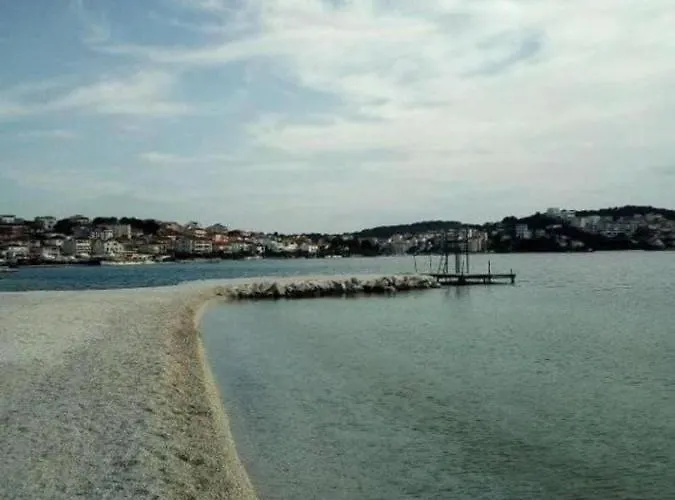 Remarkable 2-bed In Okrug Gornji Appartement