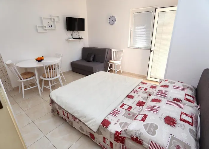 Remarkable 2-bed In Okrug Gornji * Trogir