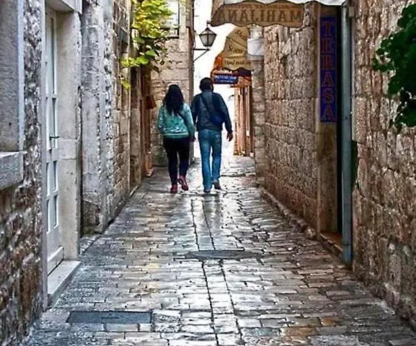 Remarkable 2-bed In Okrug Gornji *