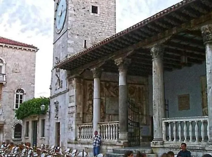 Remarkable 2-bed In Okrug Gornji Appartement