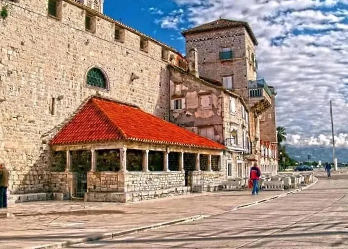 Remarkable 2-bed In Okrug Gornji * Trogir