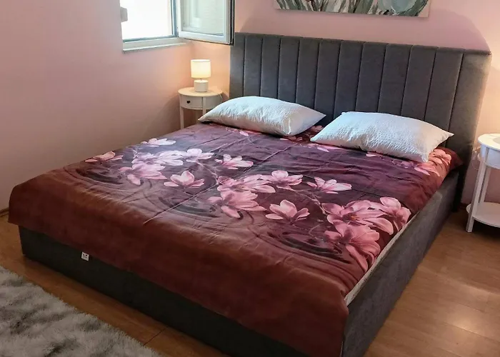 Appartement Remarkable 2-bed In Okrug Gornji